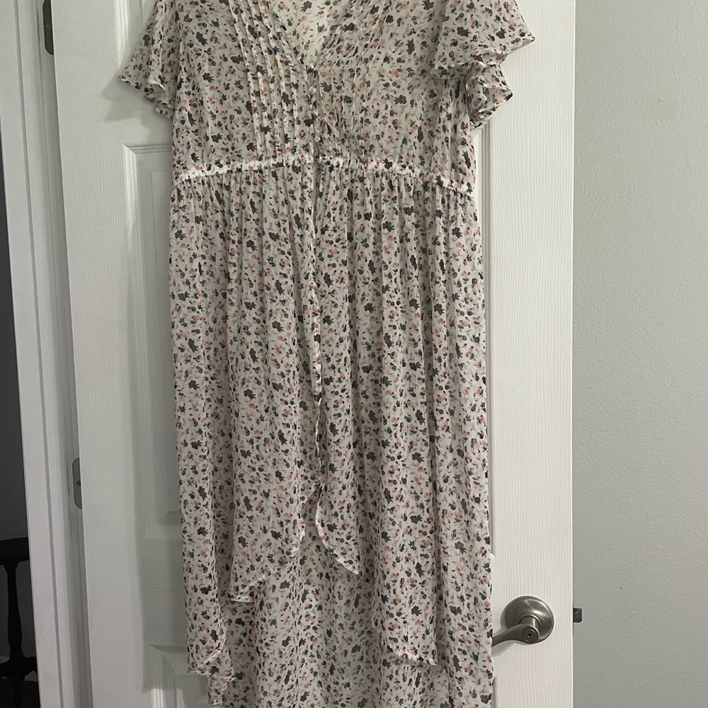 EUC Torrid High Low Floral Top